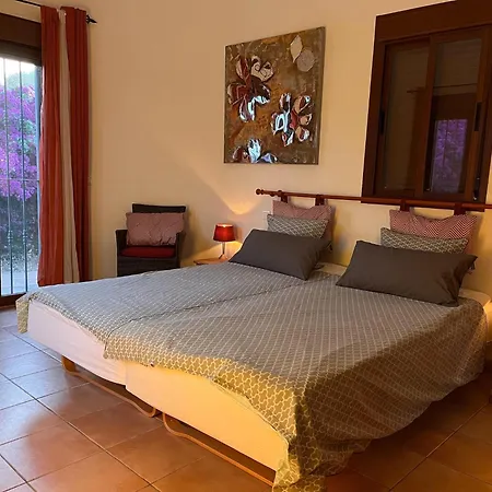 Villa Pool Retreat In *