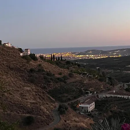 Villa Pool Retreat In Arenas (Malaga)