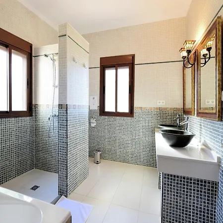 Pool Retreat In Villa *